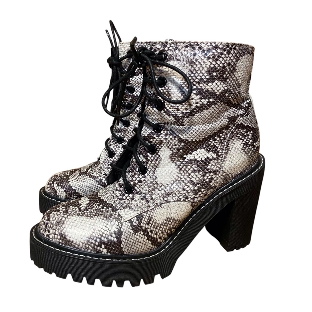 Madden Girl Heel Combat Platform Snake Archiee Boots Women’s Size 8.5